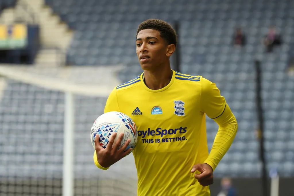 埃贝尔打趣：我看球时很安静而穆勒话很多，我不得不适应他（埃贝尔笑称：观赛我很安静，穆勒话多，我只能适应他）